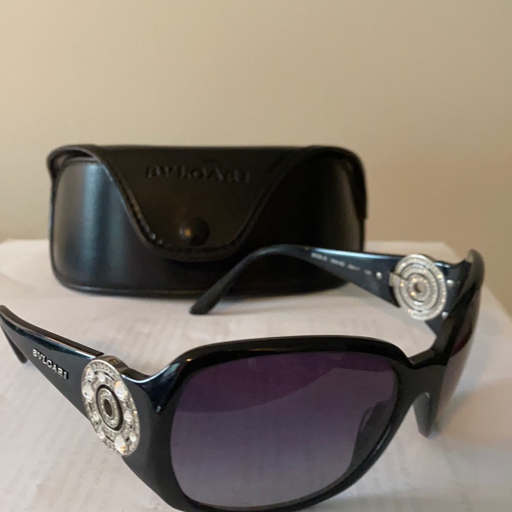 Gorgeous BVLGARI sunglasses w/Swarovski Crystals